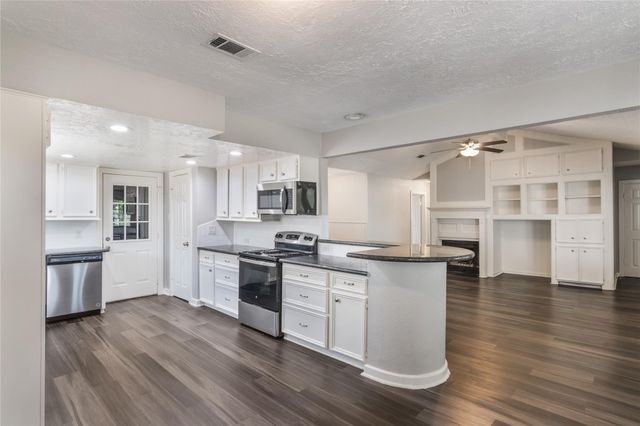 12757 Lake Conroe Hills Drive, Willis, TX 77318