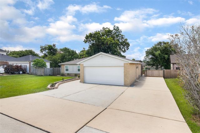 12757 Lake Conroe Hills Drive, Willis, TX 77318