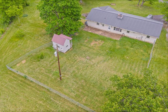 795 Clay Wright Rd, Erin, TN 37061