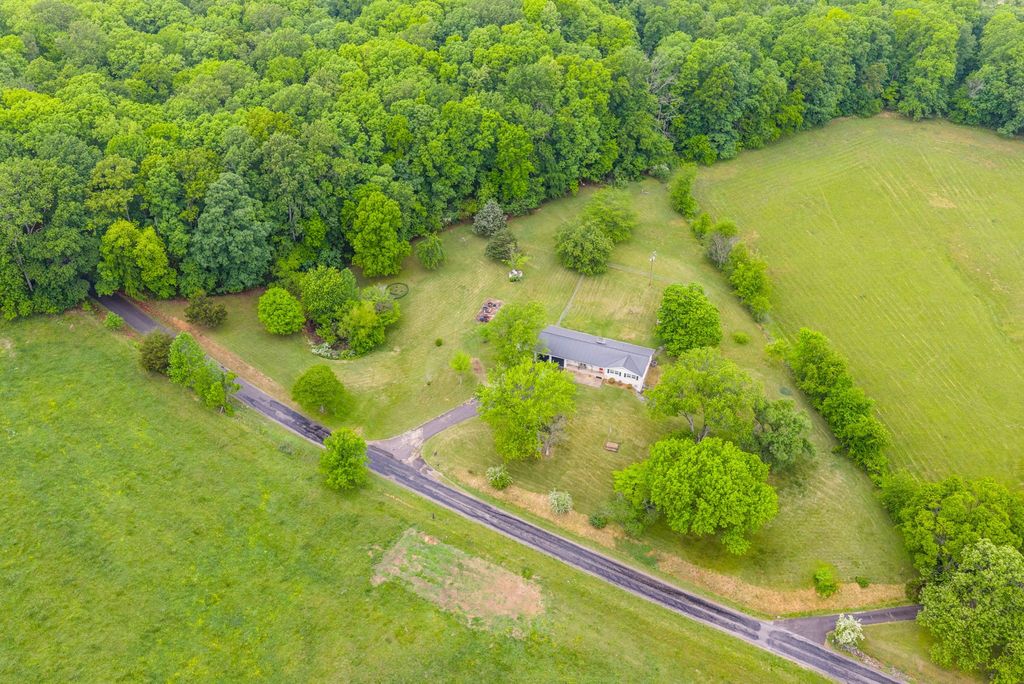 795 Clay Wright Rd, Erin, TN 37061