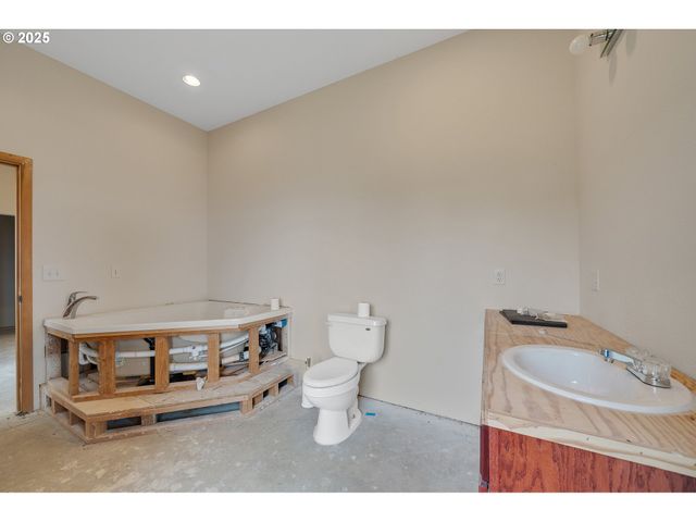 535 KESTERSON Ct, Rockaway Beach, OR 97136