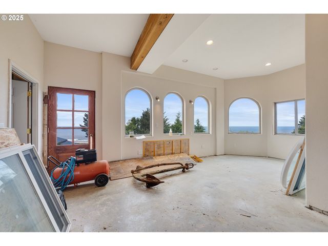 535 KESTERSON Ct, Rockaway Beach, OR 97136