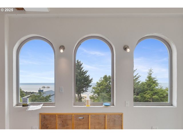 535 KESTERSON Ct, Rockaway Beach, OR 97136