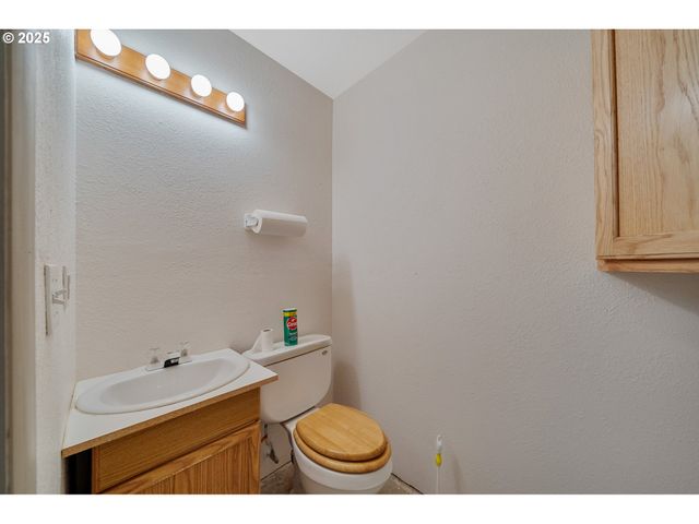 535 KESTERSON Ct, Rockaway Beach, OR 97136