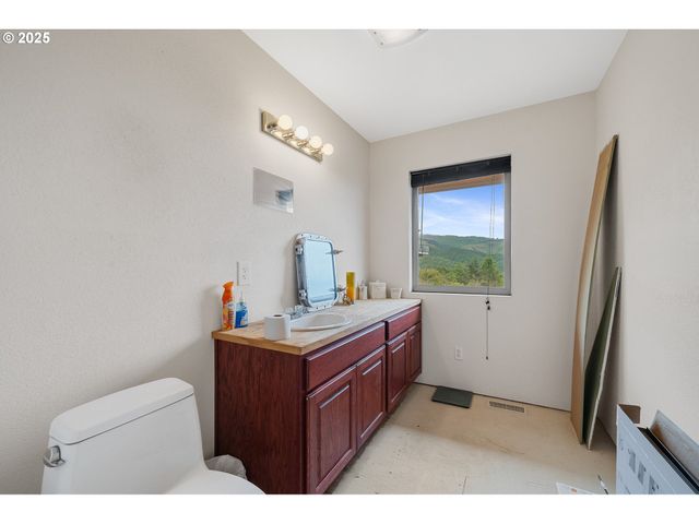 535 KESTERSON Ct, Rockaway Beach, OR 97136