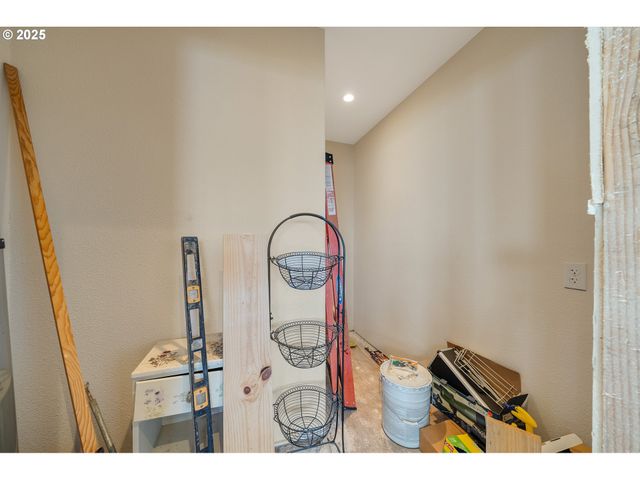 535 KESTERSON Ct, Rockaway Beach, OR 97136