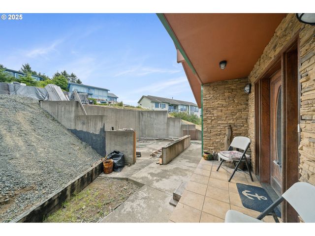 535 KESTERSON Ct, Rockaway Beach, OR 97136