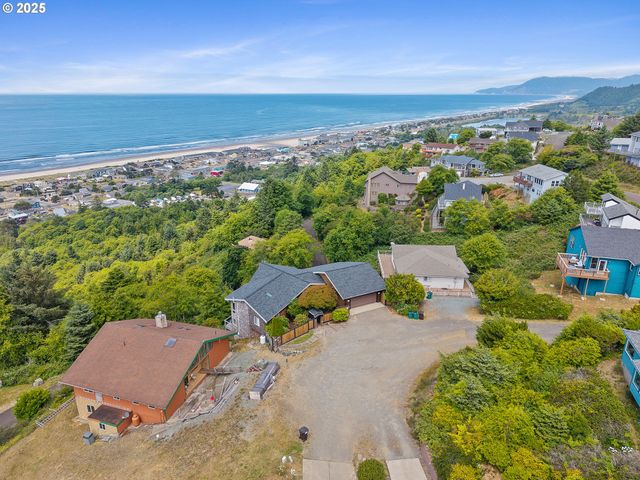 535 KESTERSON Ct, Rockaway Beach, OR 97136