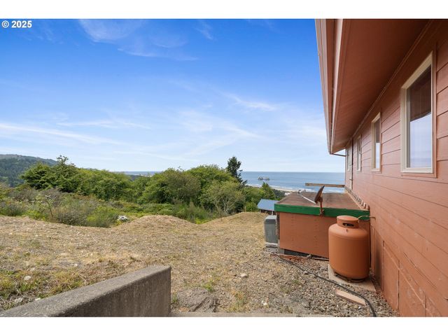 535 KESTERSON Ct, Rockaway Beach, OR 97136