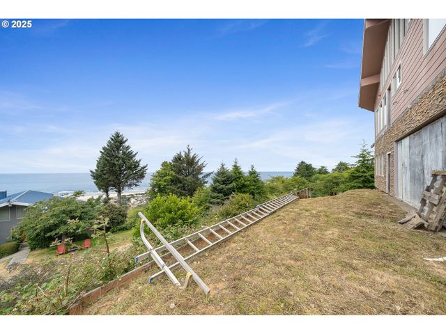 535 KESTERSON Ct, Rockaway Beach, OR 97136