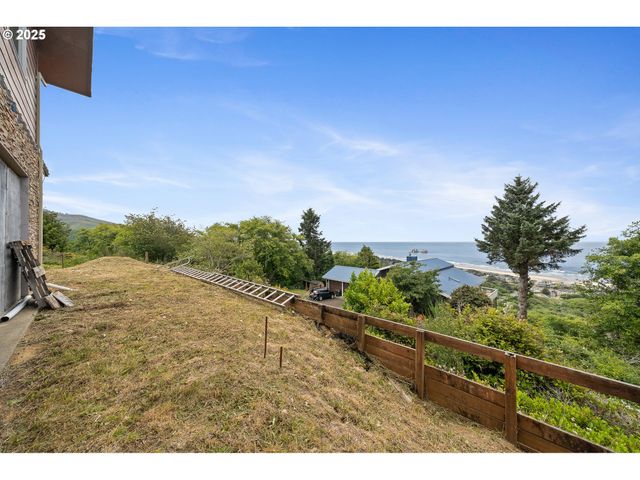 535 KESTERSON Ct, Rockaway Beach, OR 97136