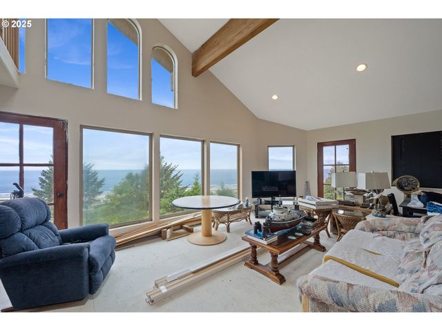 535 KESTERSON Ct, Rockaway Beach, OR 97136