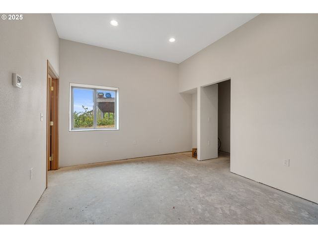 535 KESTERSON Ct, Rockaway Beach, OR 97136