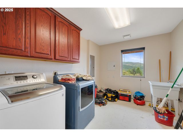 535 KESTERSON Ct, Rockaway Beach, OR 97136