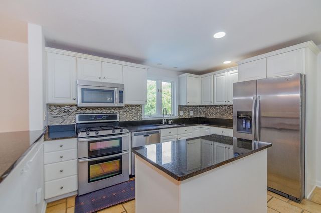 16 Morgan Way, West Barnstable, MA 02668