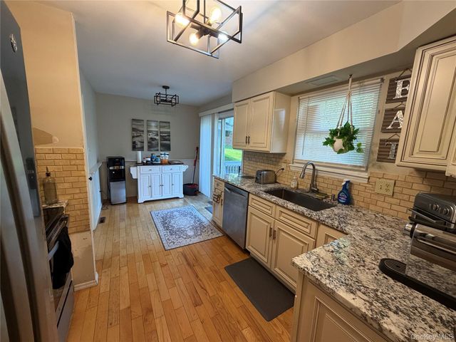 23 Hawthorn Court, Fishkill, NY 12524