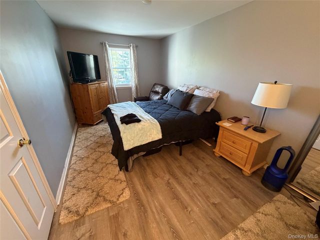 23 Hawthorn Court, Fishkill, NY 12524