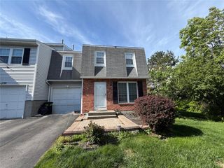 23 Hawthorn Court, Fishkill, NY 12524