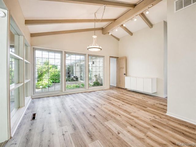 31555 Westlady Drive, Beverly Hills, MI 48025