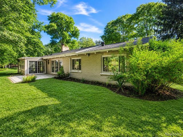 31555 Westlady Drive, Beverly Hills, MI 48025