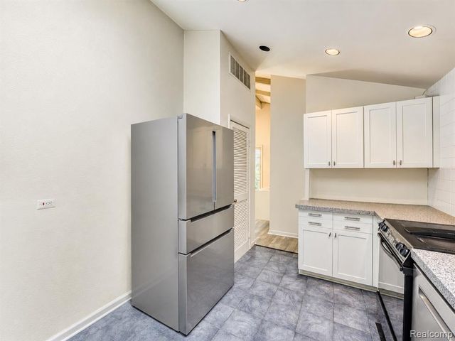 31555 Westlady Drive, Beverly Hills, MI 48025