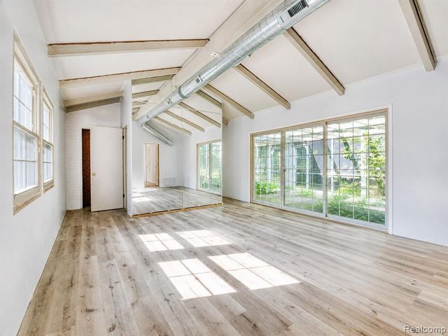 31555 Westlady Drive, Beverly Hills, MI 48025