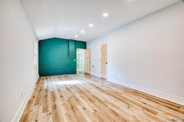 31555 Westlady Drive, Beverly Hills, MI 48025
