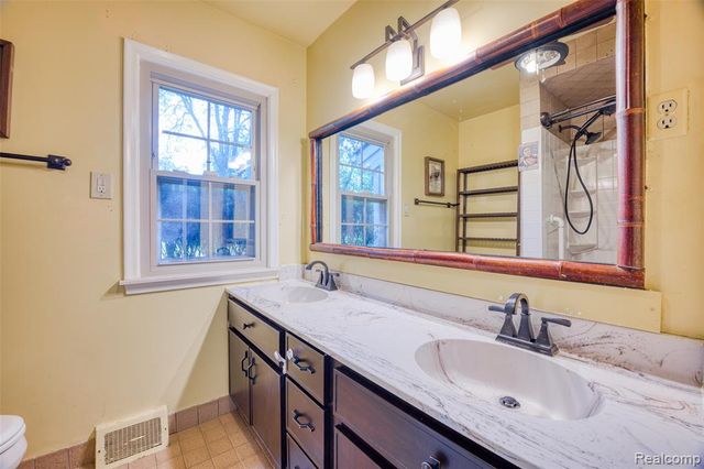31555 Westlady Drive, Beverly Hills, MI 48025