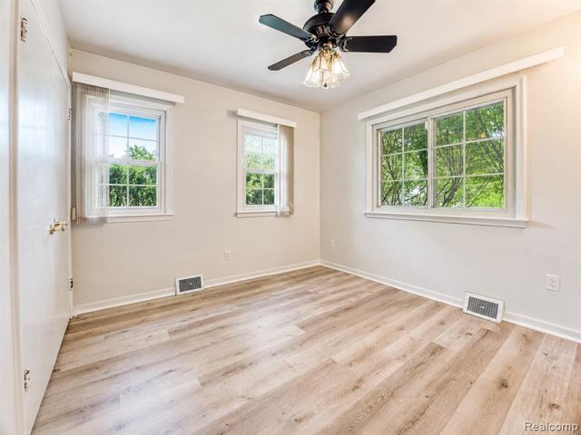 31555 Westlady Drive, Beverly Hills, MI 48025