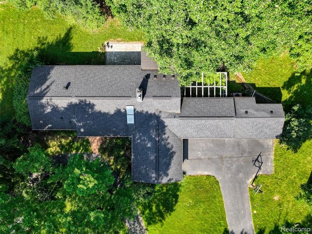 31555 Westlady Drive, Beverly Hills, MI 48025