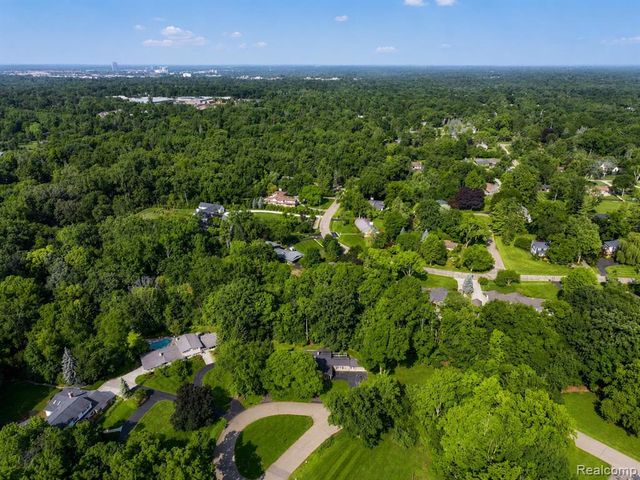 31555 Westlady Drive, Beverly Hills, MI 48025