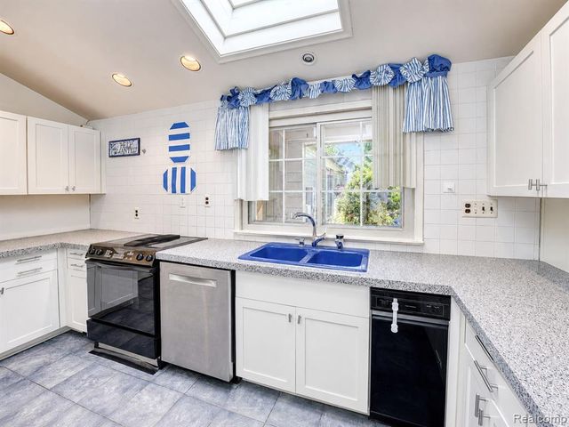 31555 Westlady Drive, Beverly Hills, MI 48025
