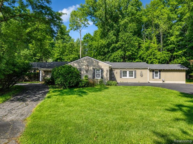 31555 Westlady Drive, Beverly Hills, MI 48025