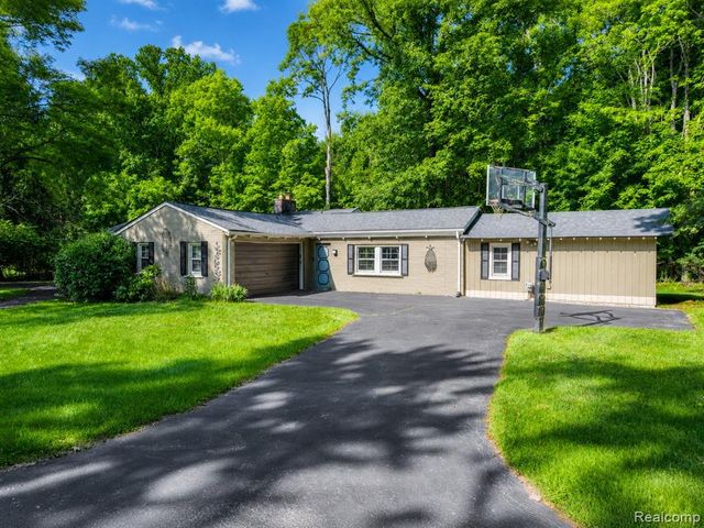 31555 Westlady Drive, Beverly Hills, MI 48025