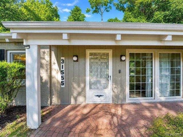 31555 Westlady Drive, Beverly Hills, MI 48025