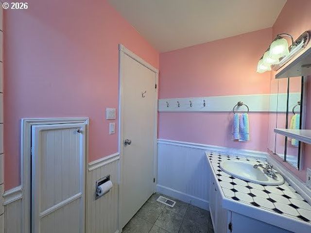 2414 E MCLOUGHLIN Blvd, Vancouver, WA 98661