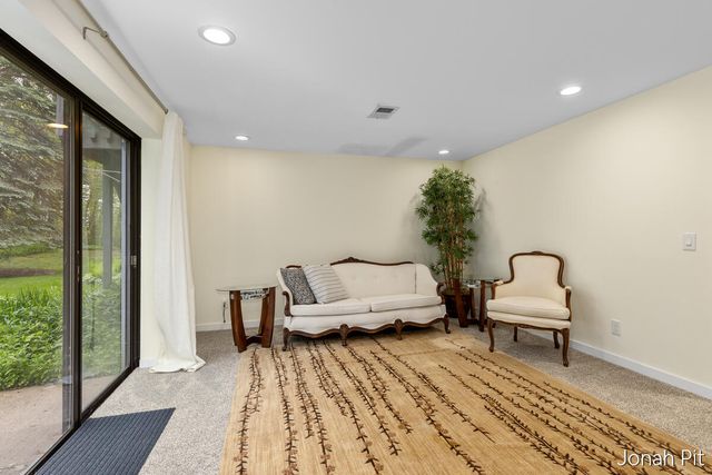 2436 E Collier Avenue Se, City Of Kentwood, MI 49546