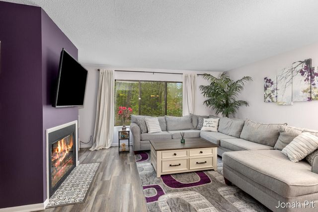 2436 E Collier Avenue Se, City Of Kentwood, MI 49546