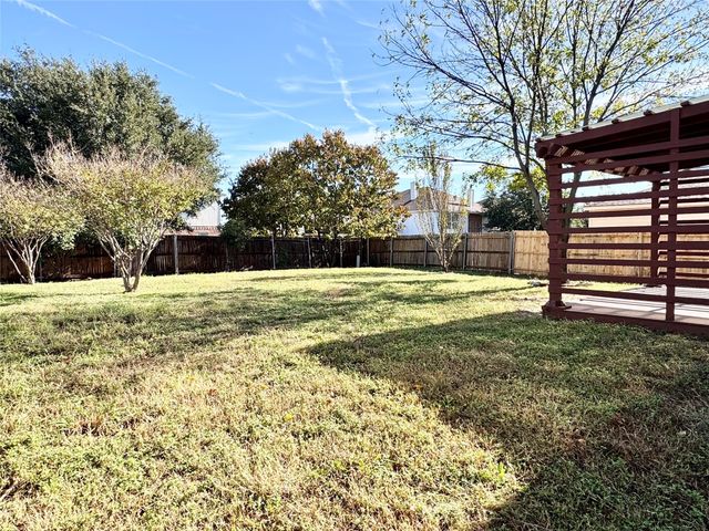 6723 Ambercrest Drive, Arlington, TX 76002