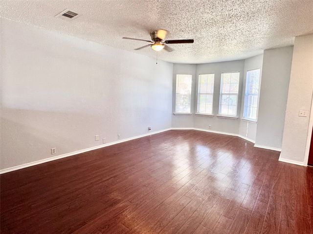 6723 Ambercrest Drive, Arlington, TX 76002