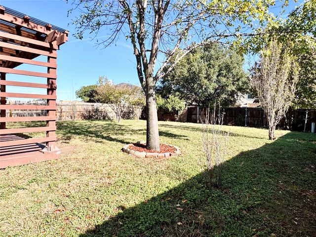 6723 Ambercrest Drive, Arlington, TX 76002