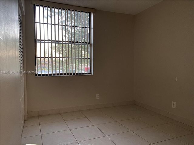 210 Lake Pointe Dr 114, Oakland Park, FL 33309