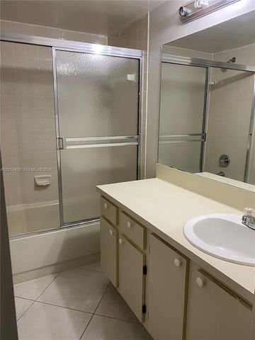 210 Lake Pointe Dr 114, Oakland Park, FL 33309