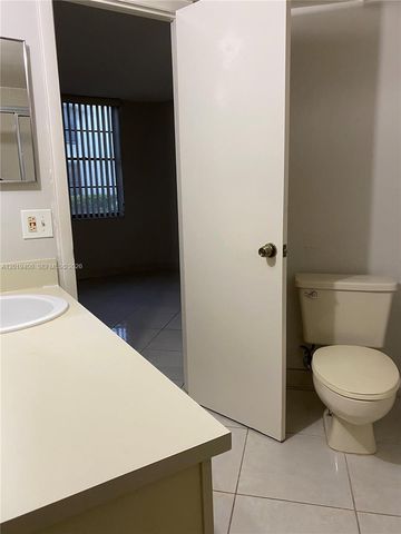 210 Lake Pointe Dr 114, Oakland Park, FL 33309