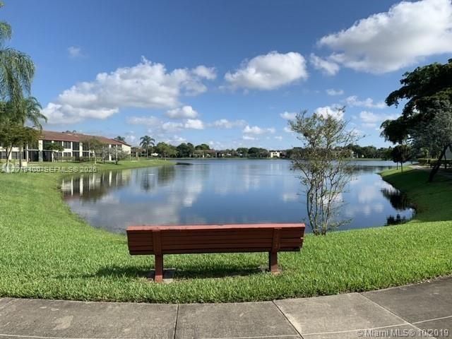 210 Lake Pointe Dr 114, Oakland Park, FL 33309