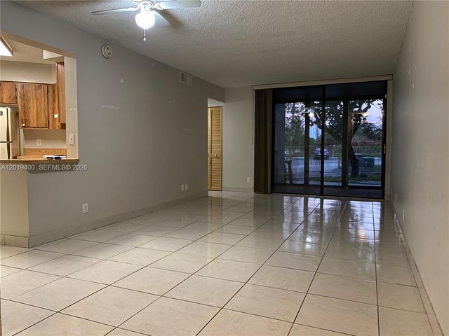 210 Lake Pointe Dr 114, Oakland Park, FL 33309