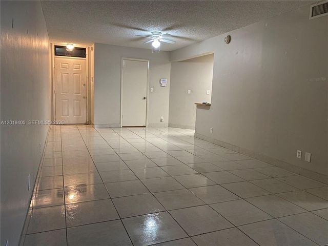 210 Lake Pointe Dr 114, Oakland Park, FL 33309