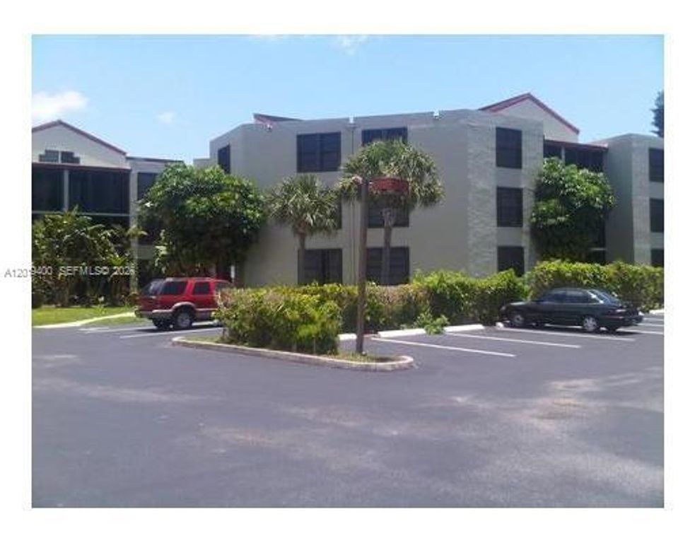 210 Lake Pointe Dr 114, Oakland Park, FL 33309