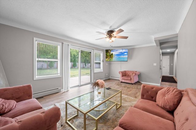 2656 Fremont Avenue E, Maplewood, MN 55119