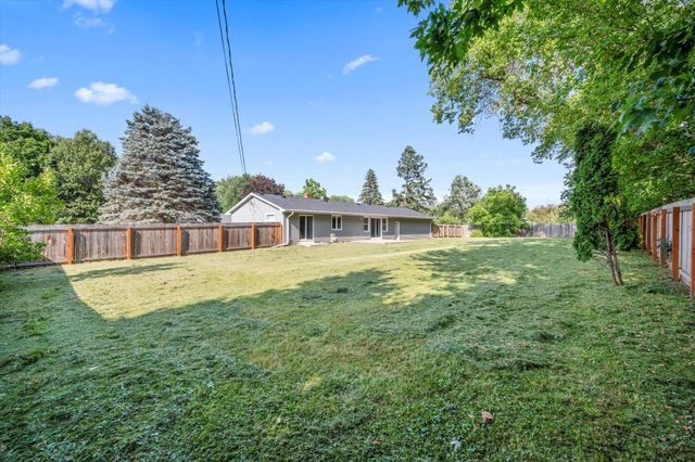 2656 Fremont Avenue E, Maplewood, MN 55119
